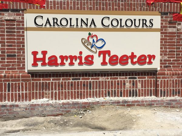 Sign Harris Teeter Carolina Colours Close